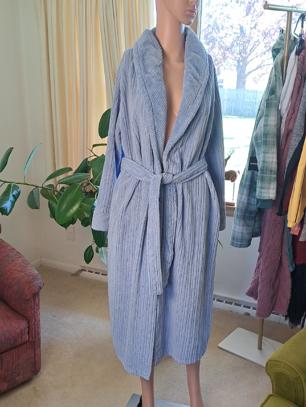 Adonna L Robe - Picture 1 of 5